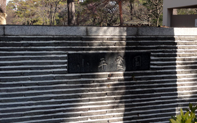 粉骨サービスすると納骨料金が安くなると聞いたのですが?